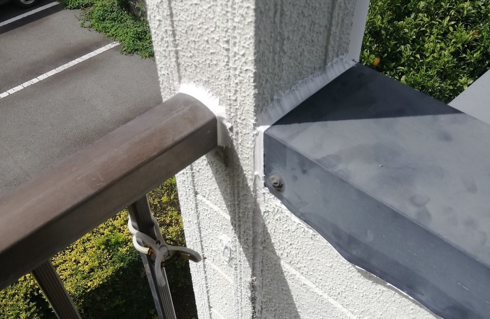 コーキング補修　ベランダの笠木